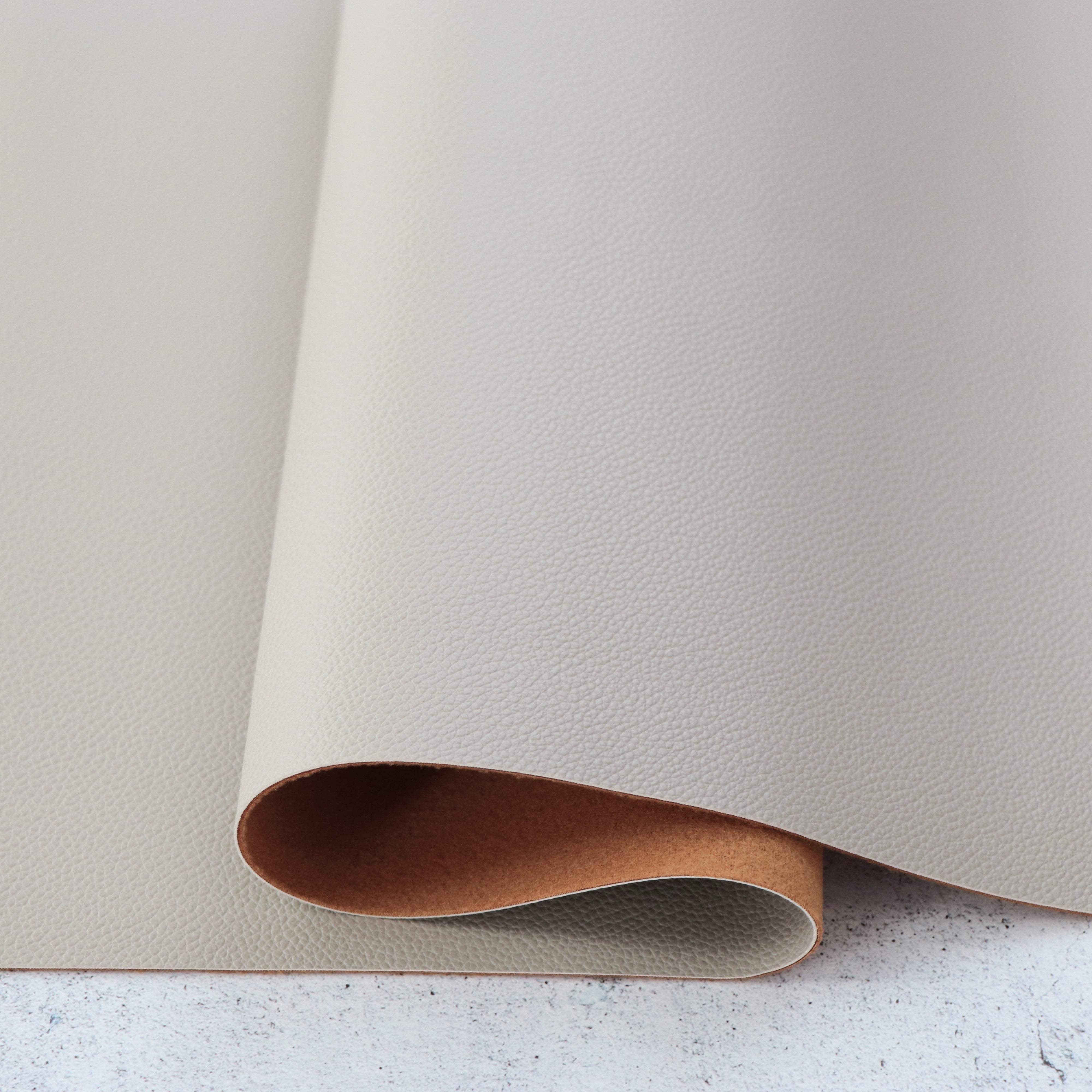 最終値下げSCULPTOR Emboss Faux Leather Concrete Pebble Faux Leather – Sallie Tomato
