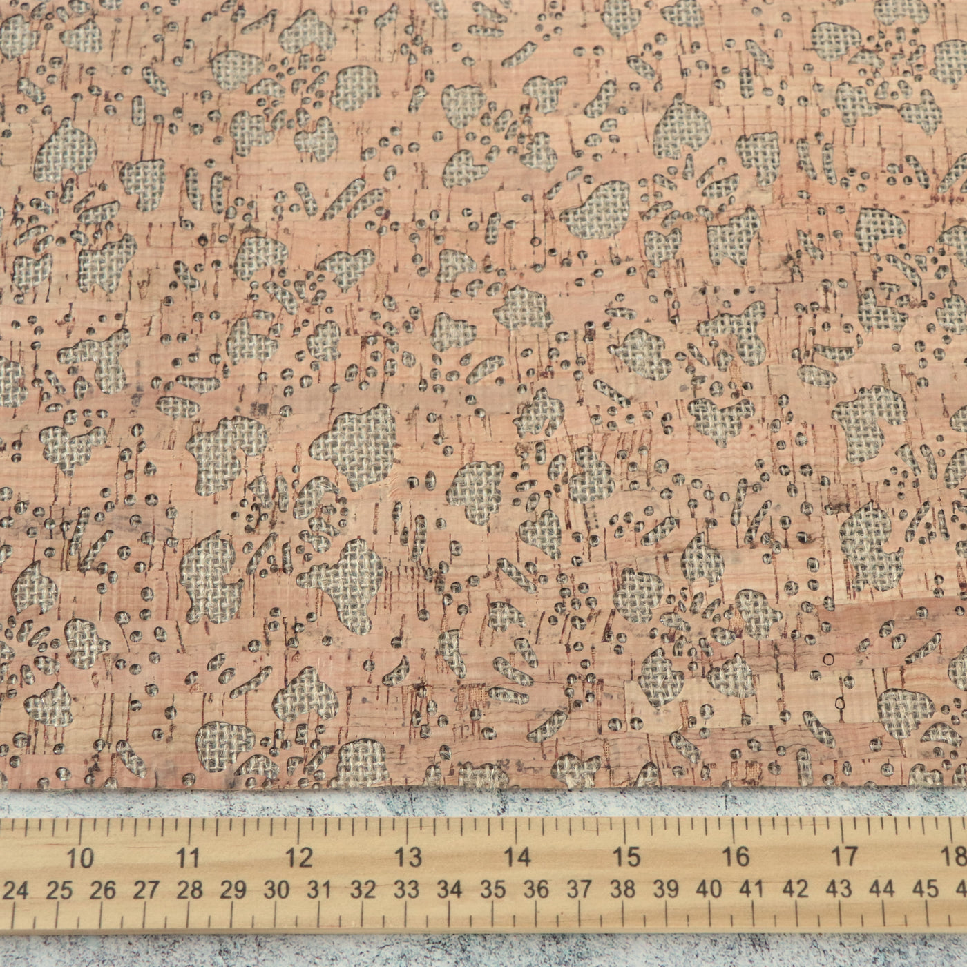 Corte empaquetado de 1/2 yarda: tela de corcho floral con respaldo de arpillera ligera