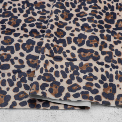 Corte empaquetado de 1/2 yarda: Piel sintética beige carbón leopardo