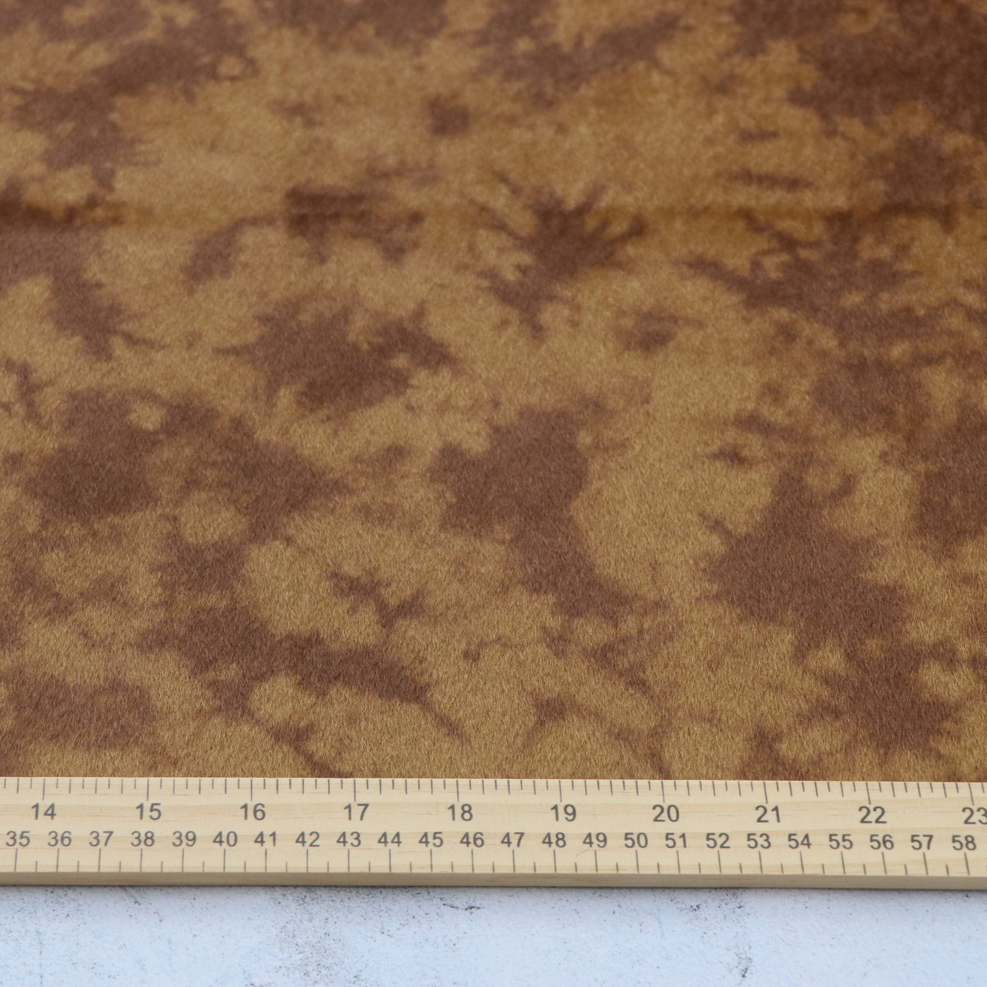 Corte empaquetado de 1/2 yarda: piel sintética de caramelo tonal teñido anudado