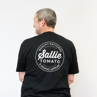 Camisetas con logo de Sallie Tomato en negro y morado Sallie Tomato