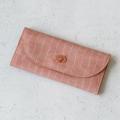 Piel sintética de cocodrilo rosa empolvado