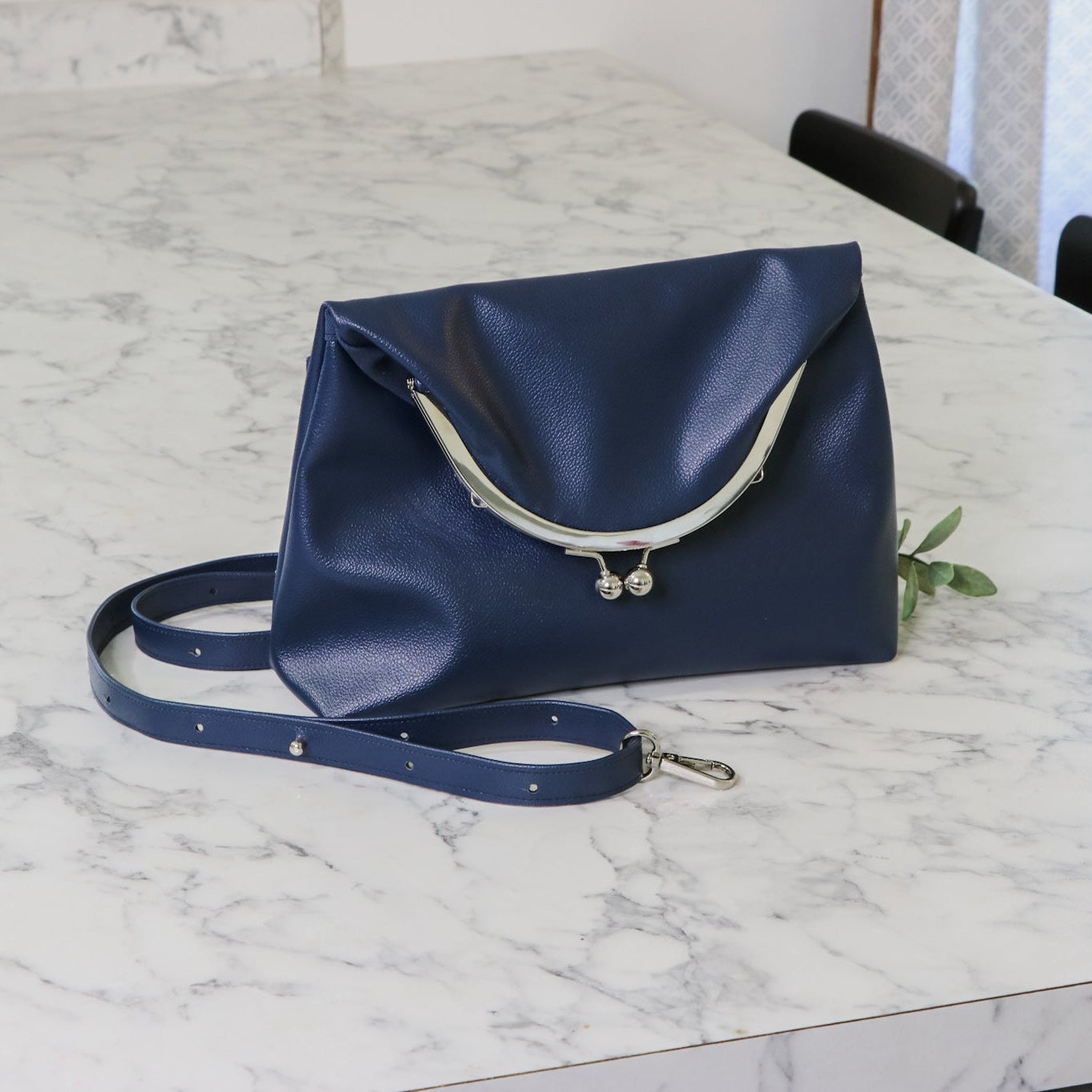 Vente d'échantillons - Clara - Cuir synthétique tressé marron