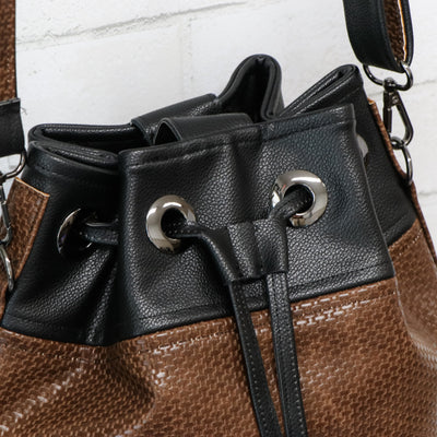 Venta de muestras: corcho natural con motas doradas y corcho negro de Magnolia