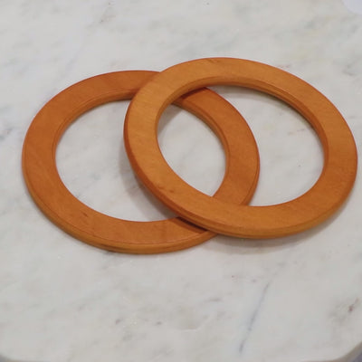 Dos asas circulares de madera