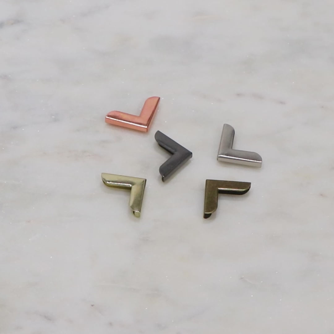 Dix coins métalliques de 3/4"