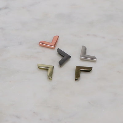 Dix coins métalliques de 3/4"