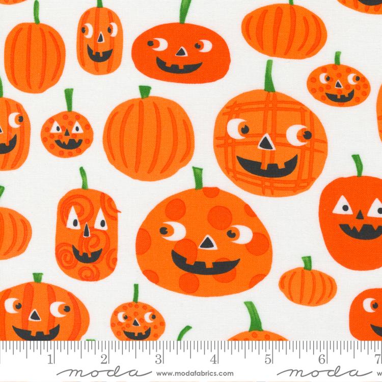 Moda - Too Cute to Spook happy pumpkins