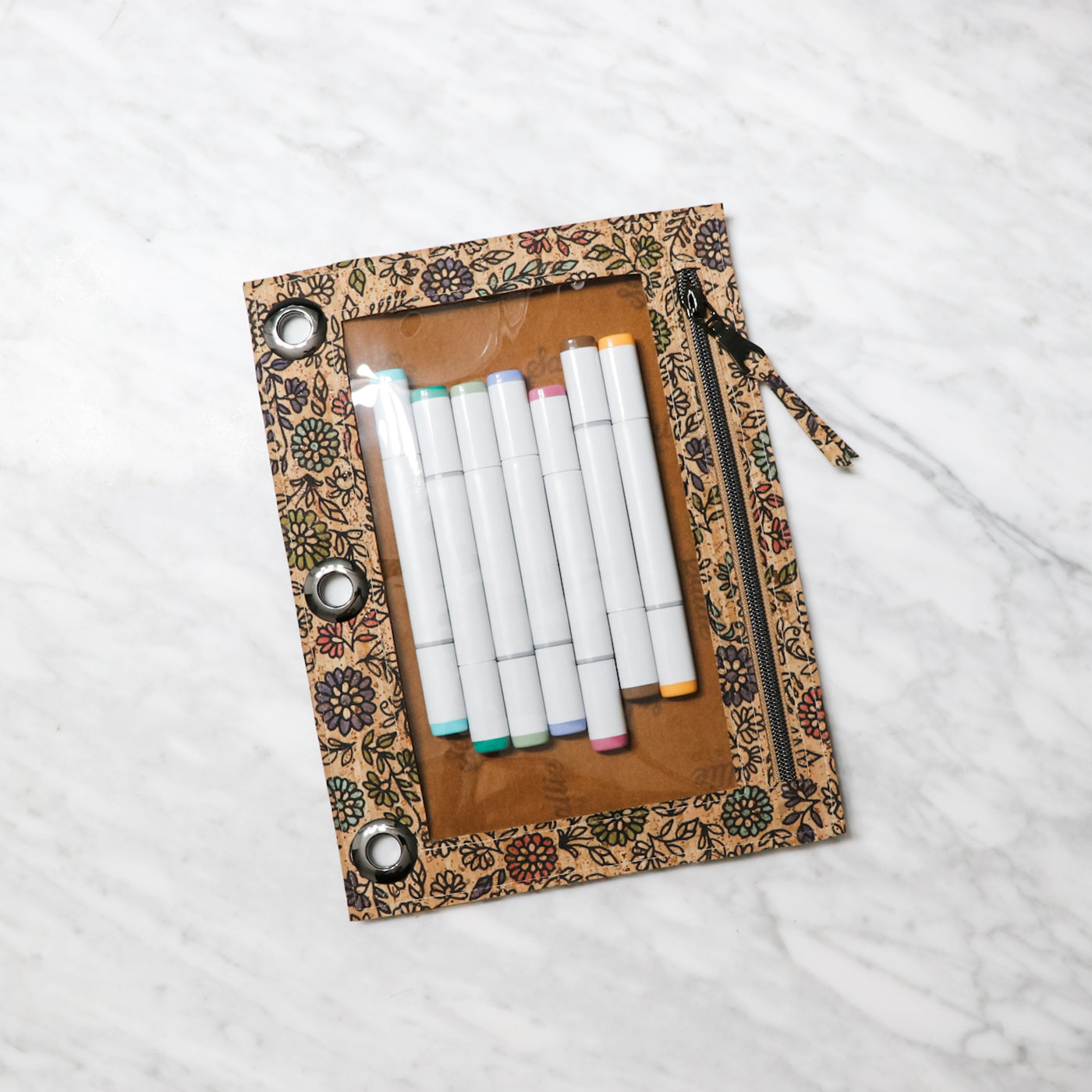 what are cigarette holders called In 1954, a designer created a cigarette holder that let couples smoke the same cigarette together 🚬❤️ Called the Lovers Cigarette Holder, it was designed as a novelty that forced two